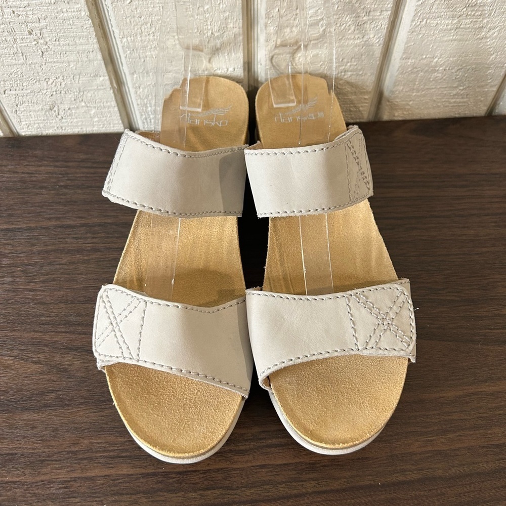 Dansko Maddy Ivory Milled Nubuck Sandal, size 41. - Picture 8 of 9